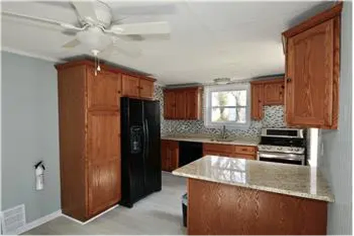 $3250 : Rental property with 3 bedro image 9