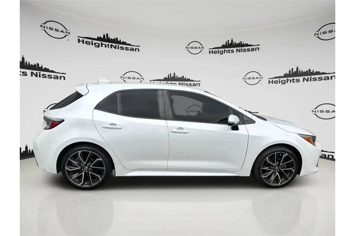 $17990 : Toyota Corolla Hatchback 202 image 6