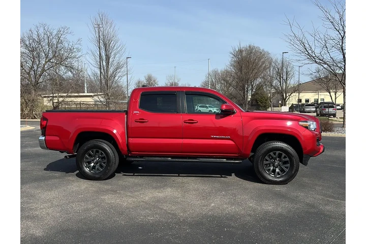 $38111 : Gold Certified 2023 Tacoma SR image 10