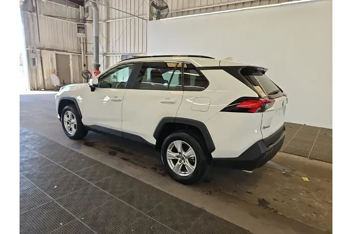$27605 : Toyota RAV4 2021 XLE 4dr SUV image 2