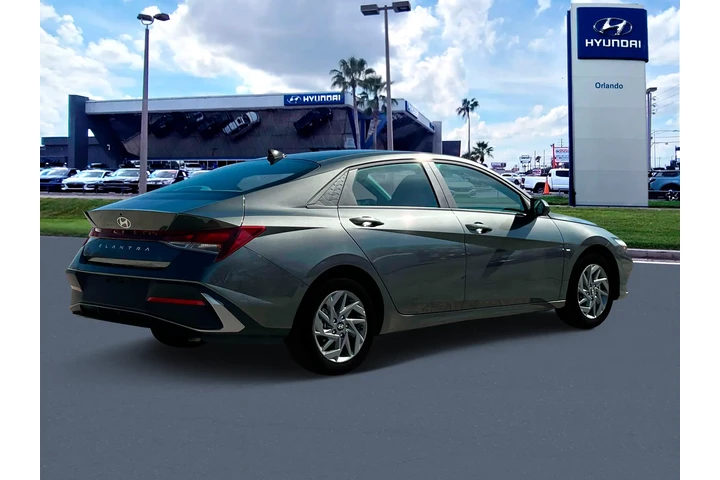 $18823 : Hyundai ELANTRA 2024 SEL 4dr image 8