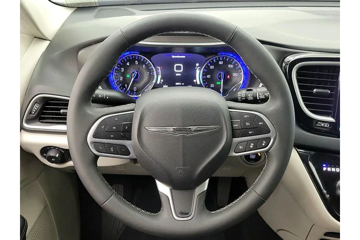 $28998 : Chrysler Pacifica 2024 Touri image 10