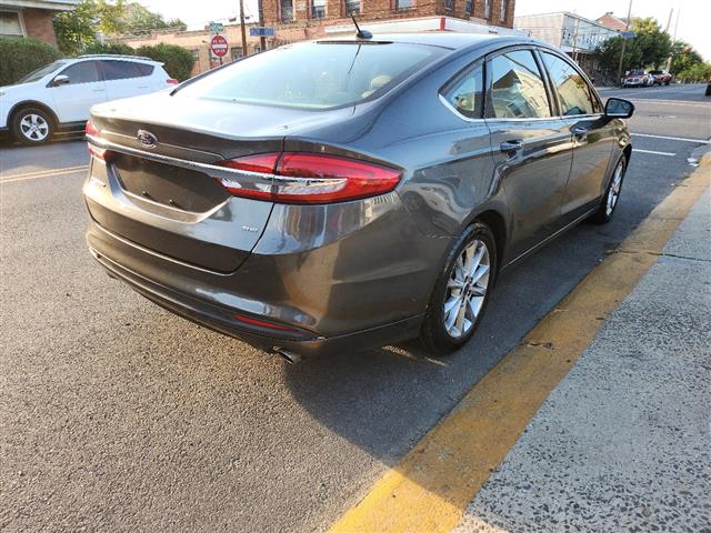 2017 Fusion SE image 5