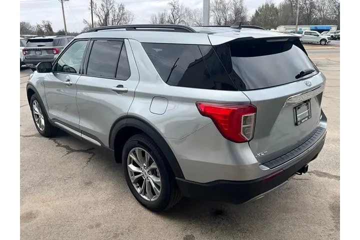 $35681 : Ford Explorer 2023 AWD XLT 4 image 5