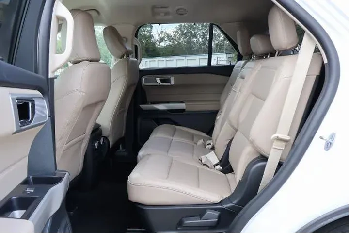 $27399 : Ford Explorer 2024 Limited 4 image 9