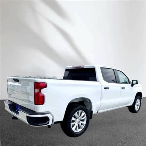 $28990 : 2021 Silverado 1500 Custom image 4