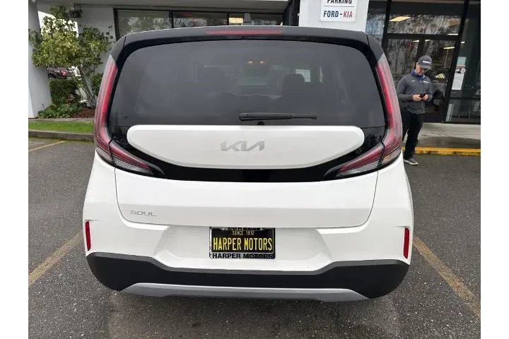 $17995 : Kia Soul 2023 S 4dr Crossove image 4
