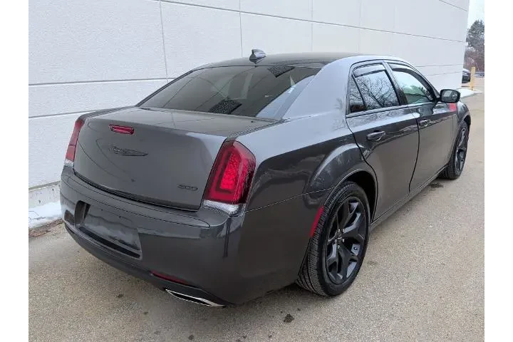 $23292 : Chrysler 300 2022 Touring 4d image 7