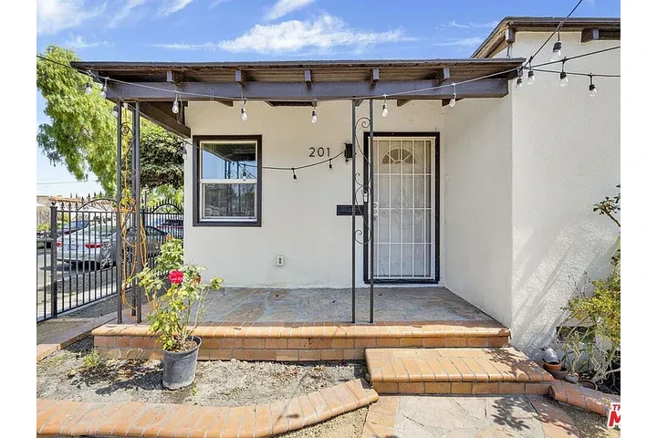 $2000 : Hot 2bd 1ba @ Huntington image 3