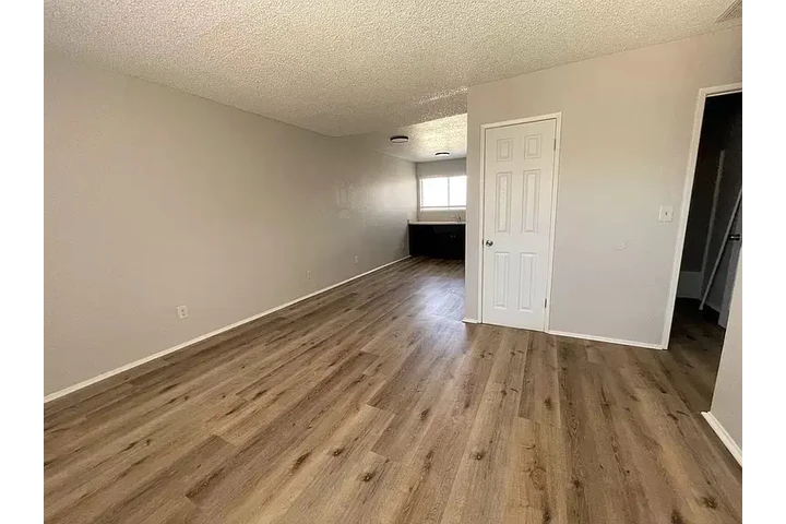 $1000 : Home Home image 3