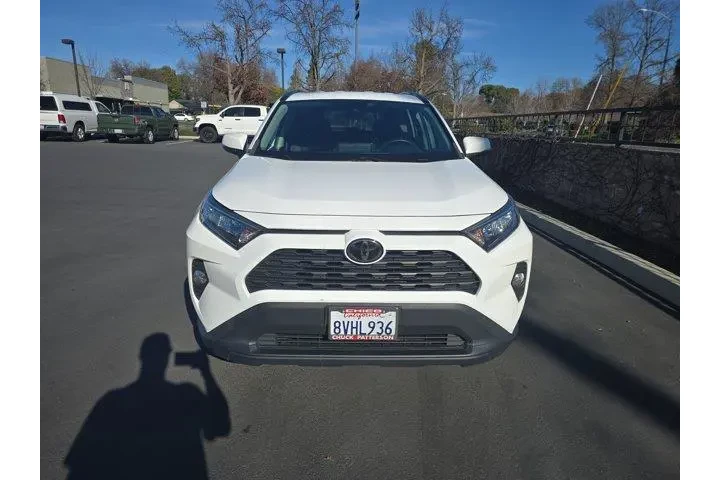 $29995 : Toyota RAV4 2021 AWD XLE 4dr image 2