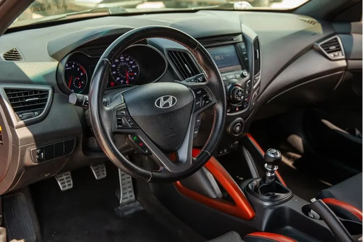 2016 Veloster Turbo image 10