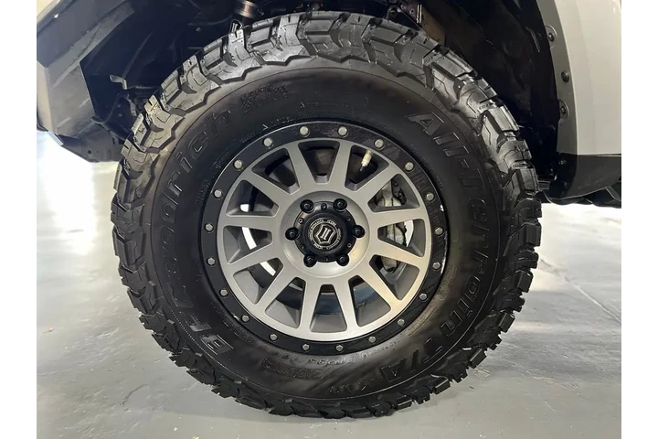 $39000 : 2020 4Runner TRD Off-Road Pre image 9