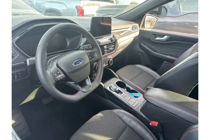 $27671 : Ford Escape 2025 ST-Line 4dr image 5