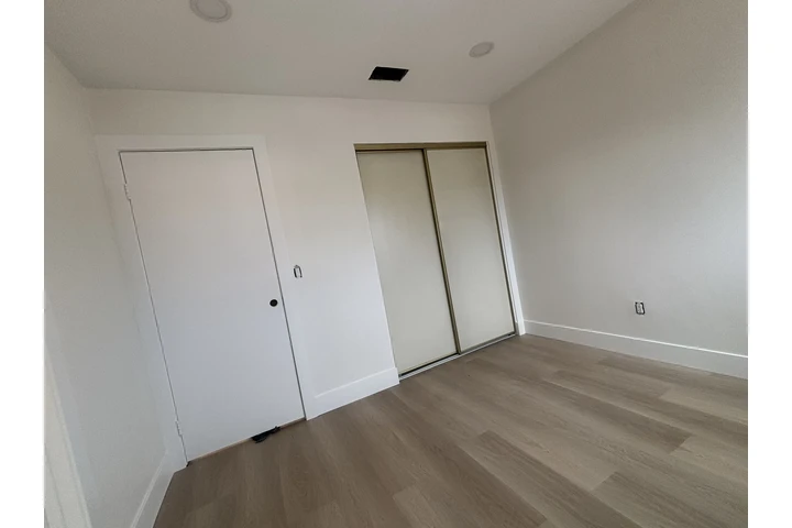 $750 : Cuarto en renta image 6