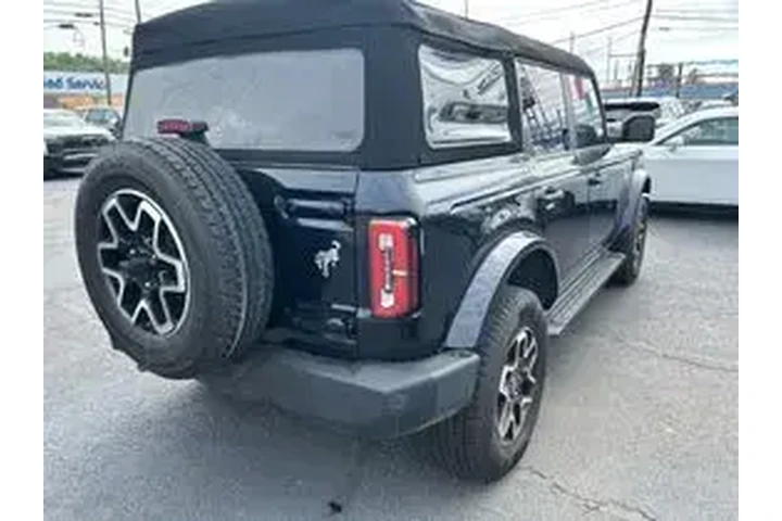 $32998 : Ford Bronco 2021 4x4 Base 4d image 4