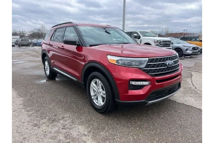 $33365 : Ford Explorer 2023 AWD XLT 4 image 3