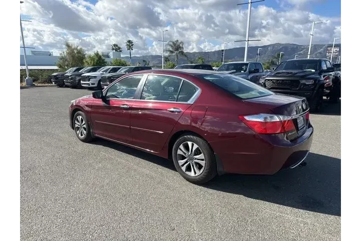 $13387 : Honda Accord 2013 LX 4dr Sed image 7