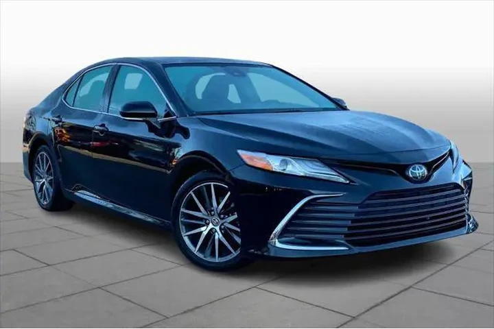 $26345 : Toyota Camry 2024 XLE 4dr Se image 3