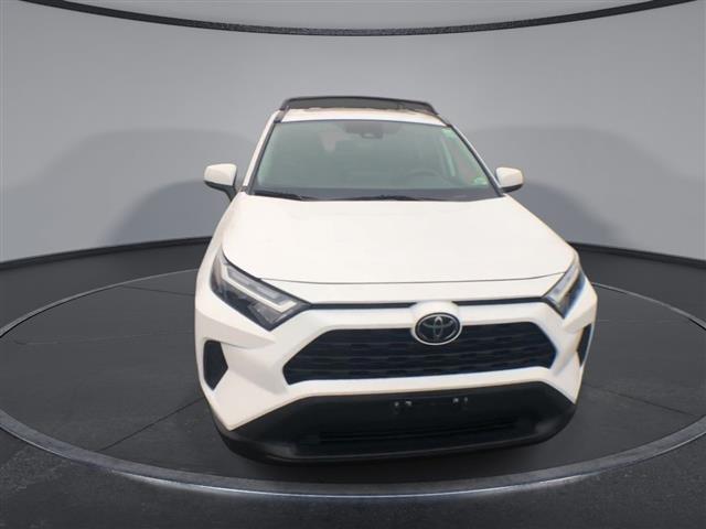 $31000 : PRE-OWNED 2022 TOYOTA RAV4 XLE image 3