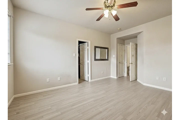 $1250 : 3 Bedroom Renta - Listo image 4