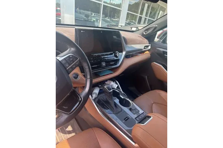 $31843 : Toyota Highlander 2021 Limit image 6