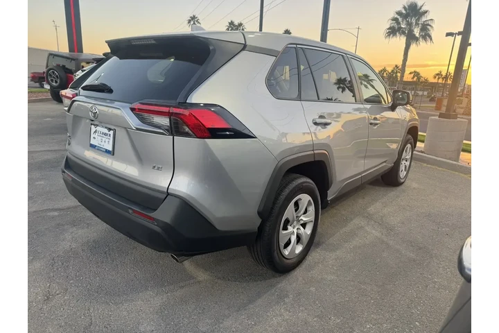 $27119 : Toyota RAV4 2024 LE 4dr SUV image 5