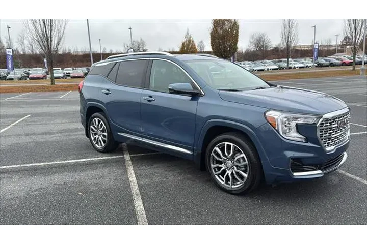 $33589 : GMC Terrain 2024 AWD Denali image 2