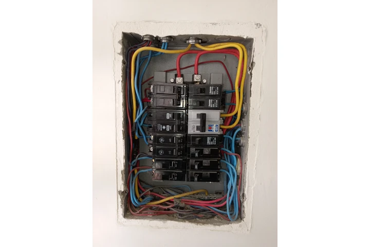 Técnico Electricista image 5