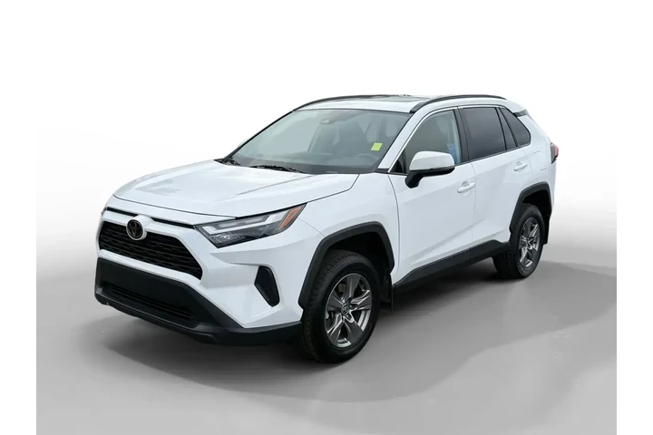 $26303 : Toyota RAV4 2024 XLE 4dr SUV image 1