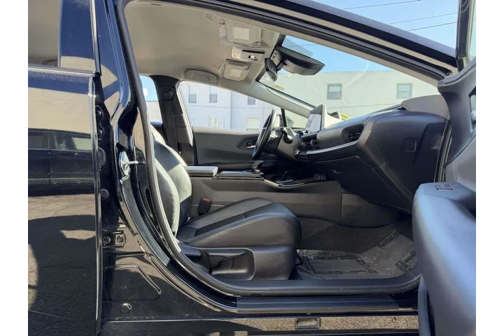 $29211 : Toyota Prius 2024 AWD XLE 4d image 10