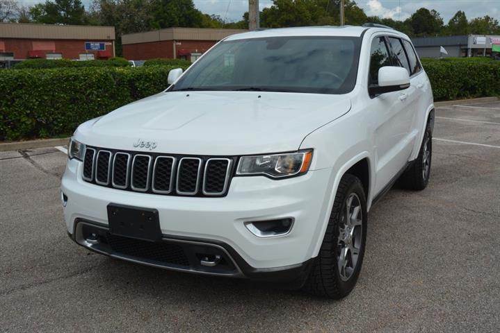 2018 Grand Cherokee Sterling image 4