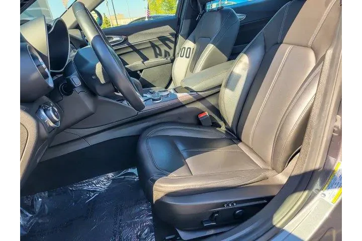 $27894 : Alfa Romeo Giulia 2022 AWD T image 10