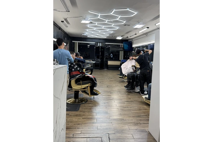 BARBERO CON NIVEL DINERO AQUÍ image 5