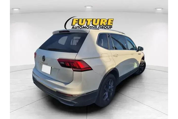 $23869 : Volkswagen Tiguan 2023 SE 4d image 3