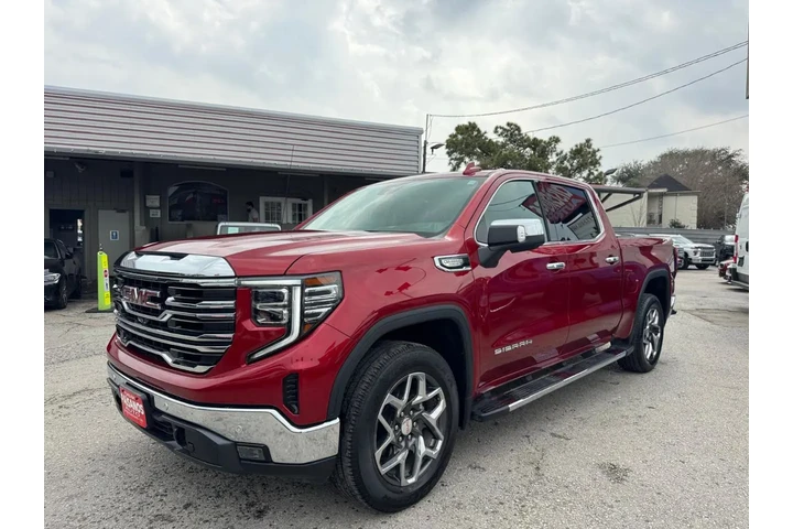 2024 GMC Sierra 1500 SLT Crew image 3