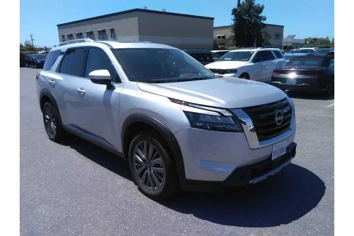 $34500 : Nissan Pathfinder 2025 SL 4d image 1