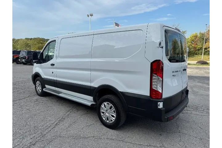 $33988 : Ford Transit 2023 250 3dr SW image 6