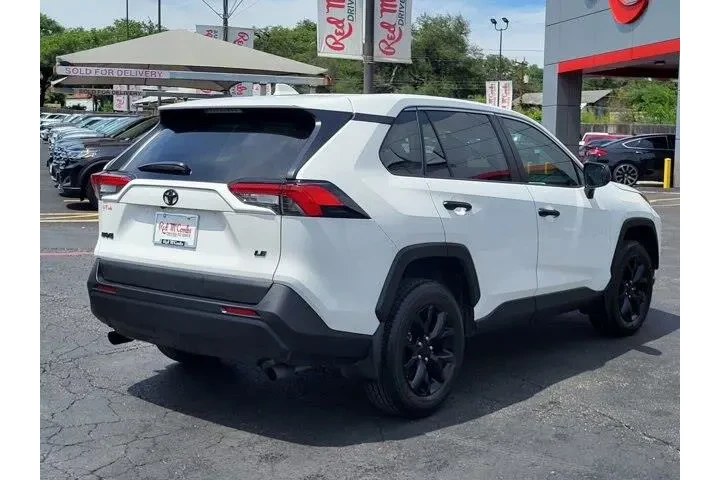 $29800 : Toyota RAV4 2024 LE 4dr SUV image 3