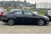 $15290 : Kia Forte 2023 LXS 4dr Sedan thumbnail