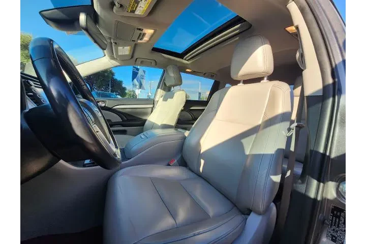 $22998 : Toyota Highlander 2019 SE 4d image 10