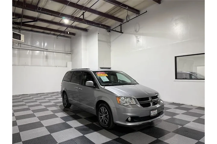 $10949 : Grand Caravan 2017 image 1