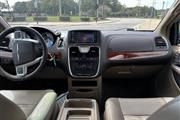 $4250 : 2013 Town and Country Touring thumbnail