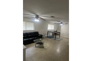$850 : Habitaciones en North Miami thumbnail