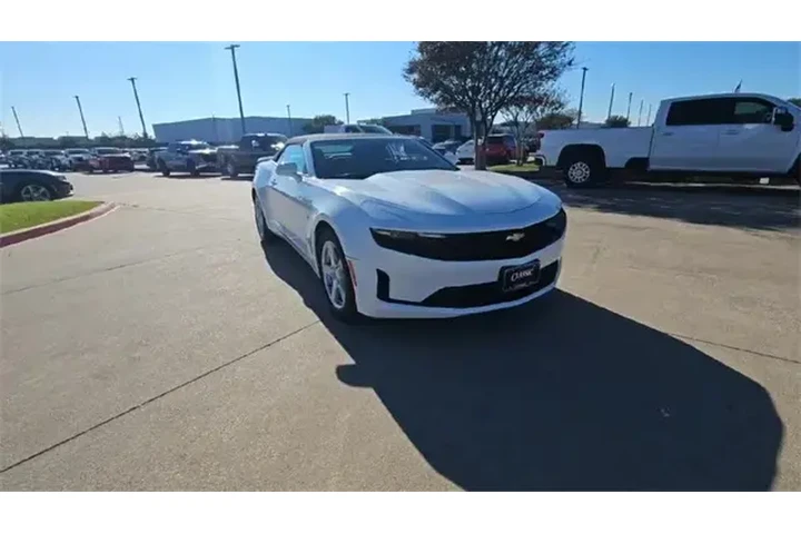 $24987 : Chevrolet Camaro 2023 LT 2dr image 2