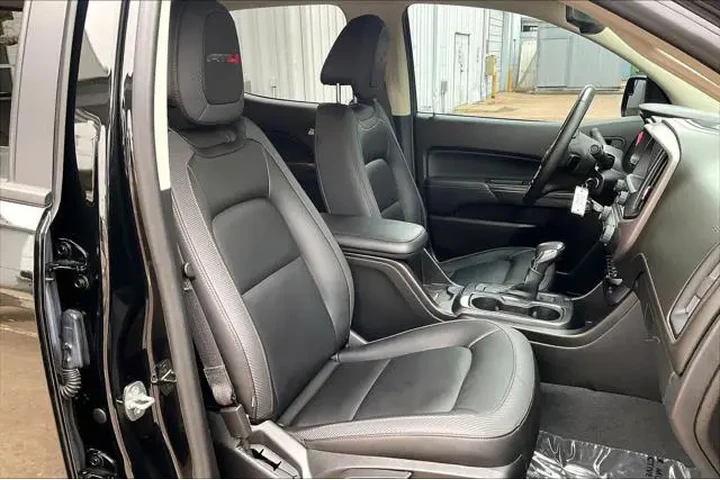 $31847 : GMC Canyon 2022 4x4 AT4 4dr image 8