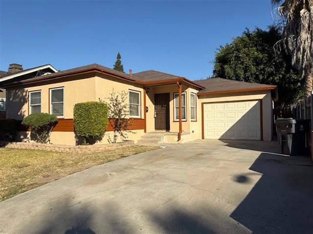 $1000 : Beautiful Home...LAKEWOOD,CA image 1