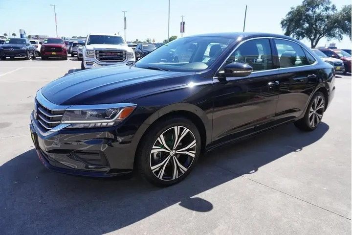$18988 : Volkswagen Passat 2022 SE 4d image 3