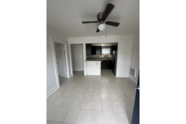 $1690 : Apt D 1 RECÁMARA EN LONG BEACH image 1