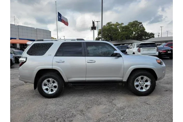 $26800 : Toyota 4Runner 2022 4x2 SR5 image 2